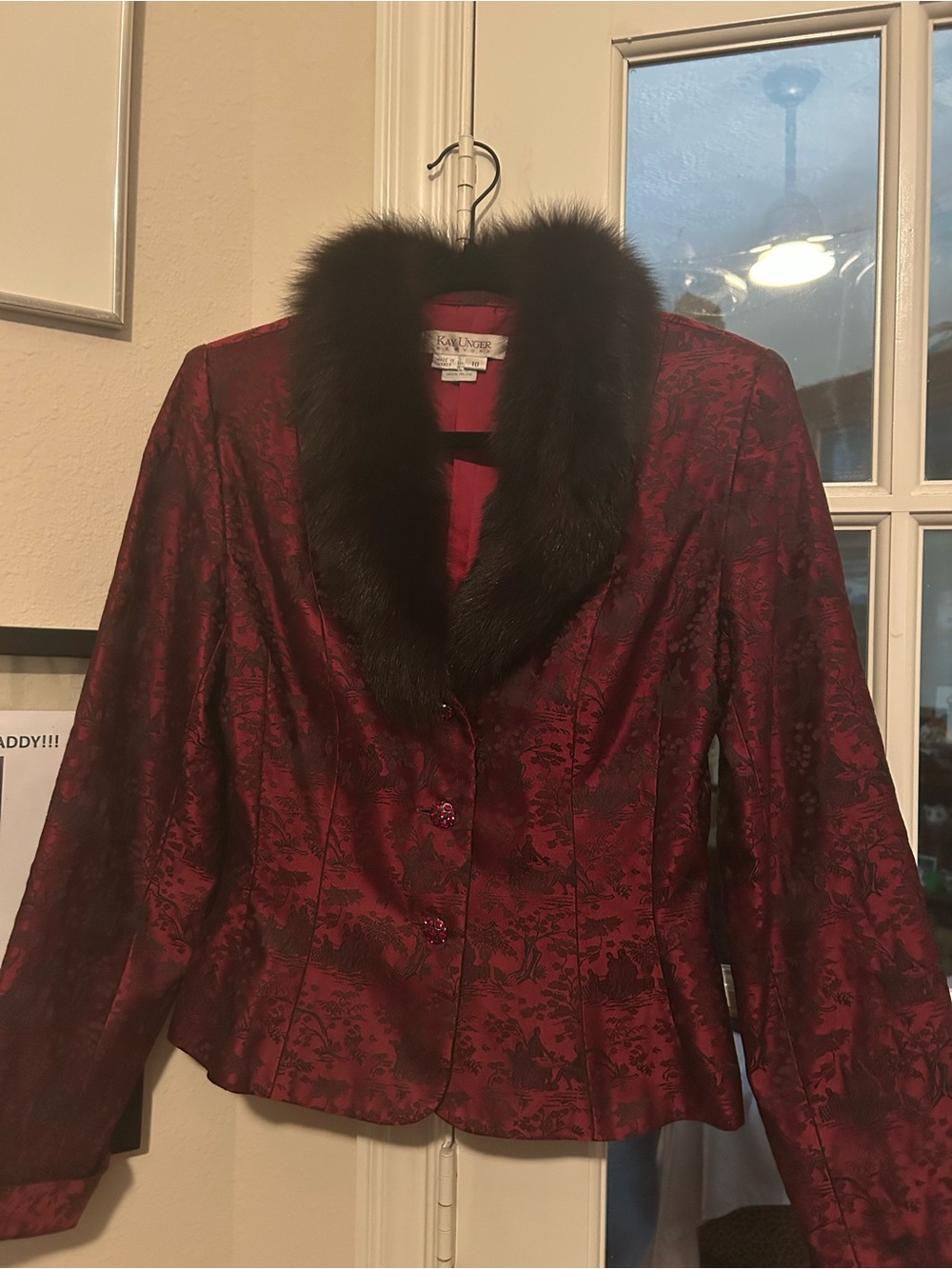 Elegant Women's Red Brocade Jacket with Fox Fur Collar - Kay Unger made in Korea